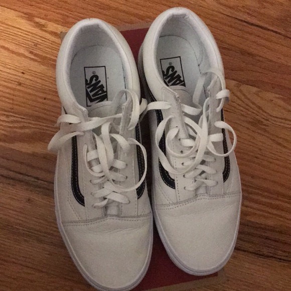 White Vans Old Skool with Black Stripe - Picture 2 of 5